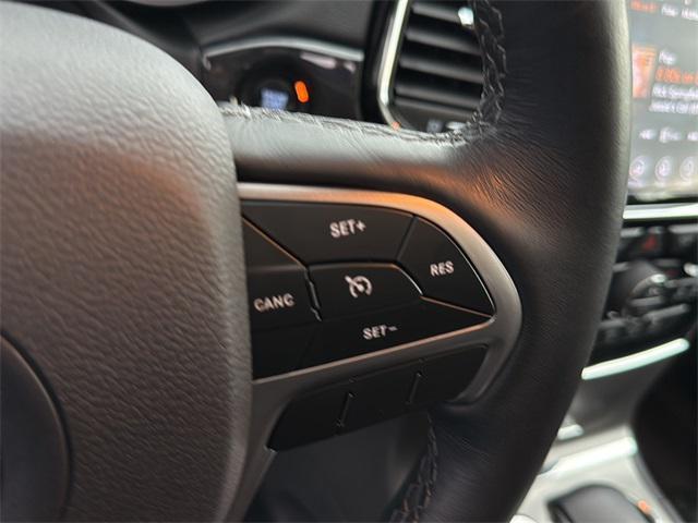 Photo of 2019 Diamond Black Crystal Pearlcoat Jeep Grand Cherokee