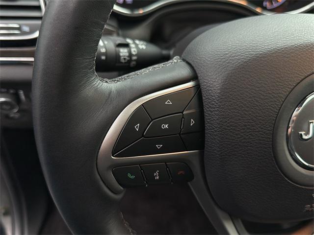 Photo of 2019 Diamond Black Crystal Pearlcoat Jeep Grand Cherokee