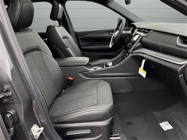 Photo of 2024 Baltic Gray Metallic Clearcoat Jeep Grand Cherokee