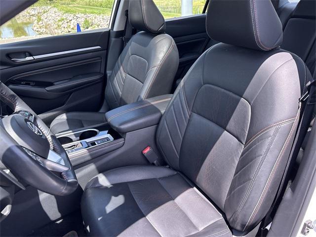 Photo of 2023 Pearl White Tricoat Nissan Altima