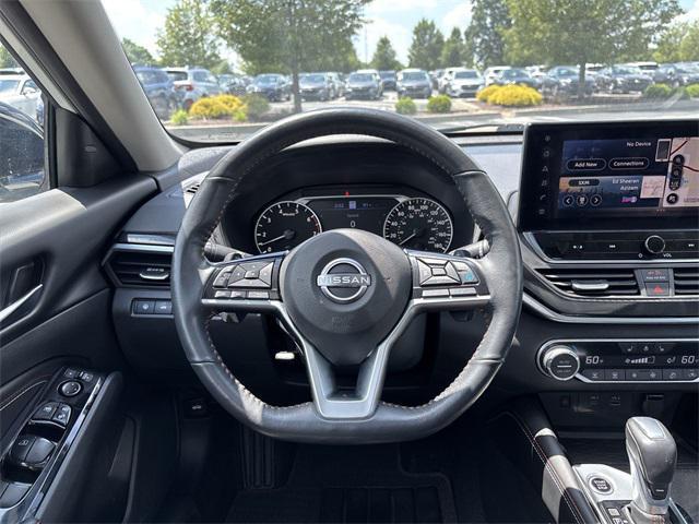 Photo of 2023 Pearl White Tricoat Nissan Altima