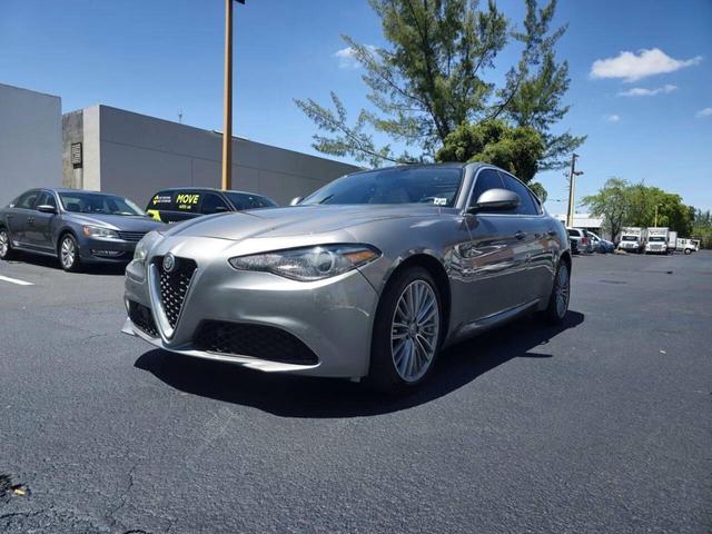 Photo of 2017 Gray Alfa Romeo Giulia