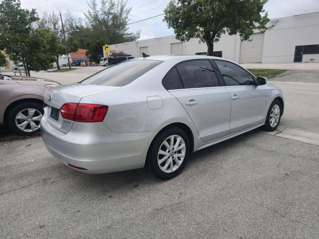 Photo of 2013 Reflex Silver Metallic Volkswagen Jetta