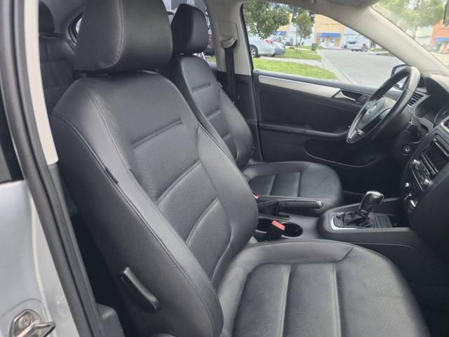 Photo of 2013 Reflex Silver Metallic Volkswagen Jetta