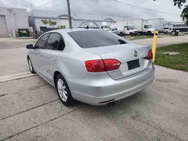 Photo of 2013 Reflex Silver Metallic Volkswagen Jetta