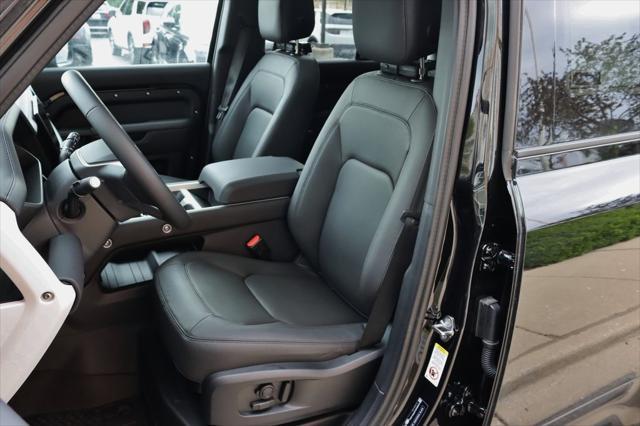 Photo of 2025 Santorini Black Metallic Land Rover Defender