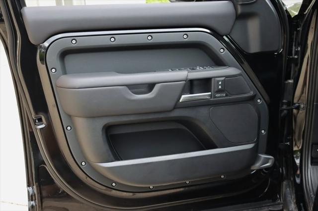 Photo of 2025 Santorini Black Metallic Land Rover Defender