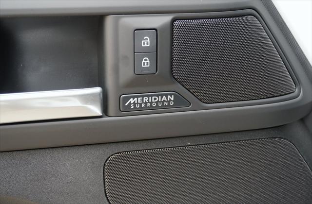 Photo of 2025 Fuji White Land Rover Defender