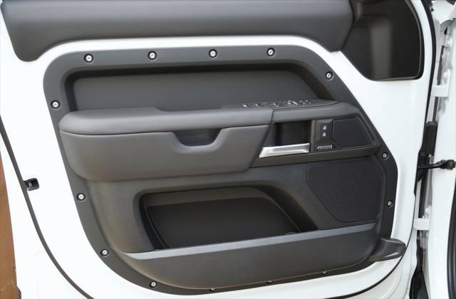 Photo of 2025 Fuji White Land Rover Defender