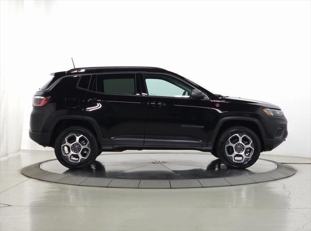 Photo of 2022 Diamond Black Crystal Pearlcoat Jeep Compass