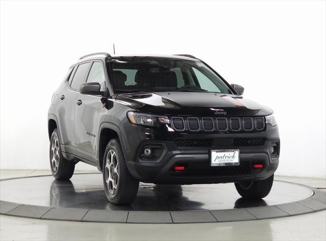 Photo of 2022 Diamond Black Crystal Pearlcoat Jeep Compass
