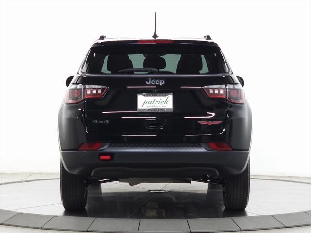 Photo of 2022 Diamond Black Crystal Pearlcoat Jeep Compass