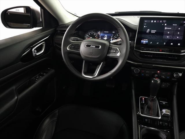 Photo of 2022 Diamond Black Crystal Pearlcoat Jeep Compass
