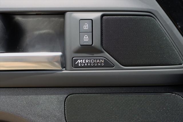 Photo of 2025 Santorini Land Rover Defender