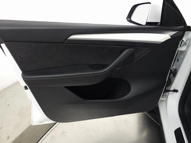 Photo of 2023 Pearl White Multi-Coat Tesla Model Y