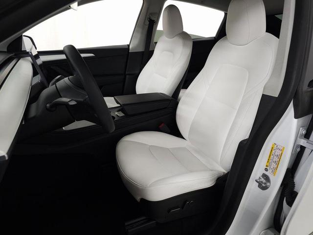 Photo of 2023 Pearl White Multi-Coat Tesla Model Y