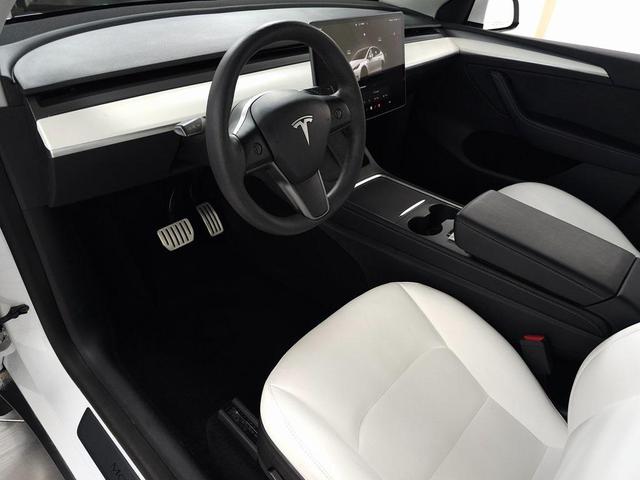 Photo of 2023 Pearl White Multi-Coat Tesla Model Y