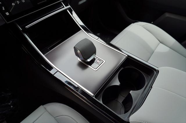 Photo of 2026 Giola Green Metallic Land Rover Range Rover Velar