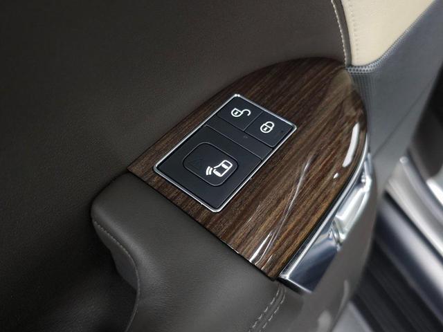 Photo of 2018 Silicon Silver Premium Metallic Land Rover Range Rover Sport