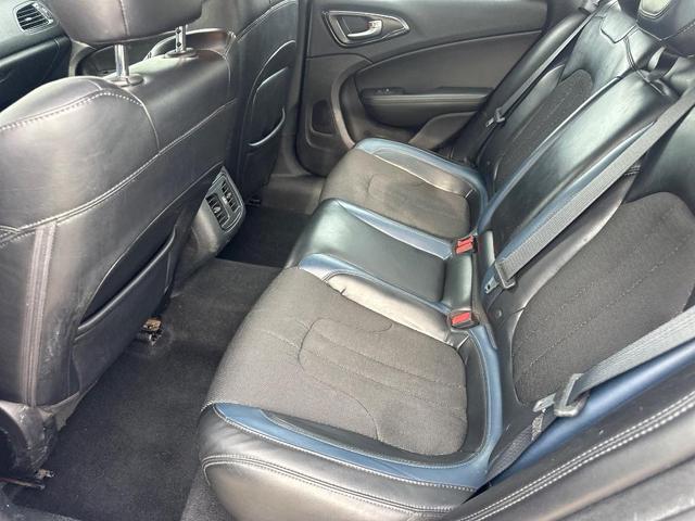 Photo of 2016 Granite Crystal Clearcoat Metallic Chrysler 200
