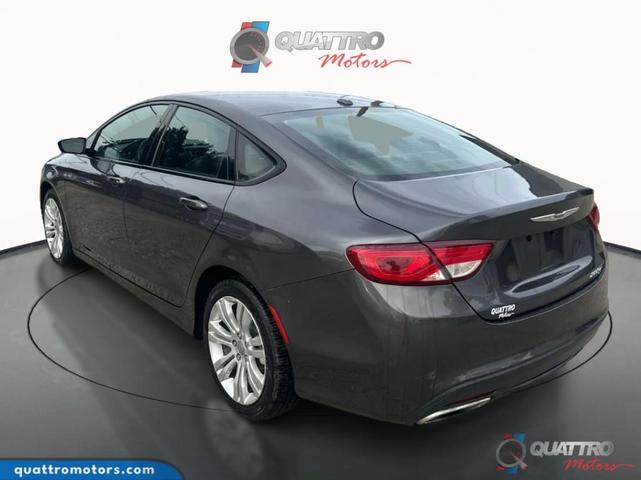 Photo of 2016 Granite Crystal Clearcoat Metallic Chrysler 200