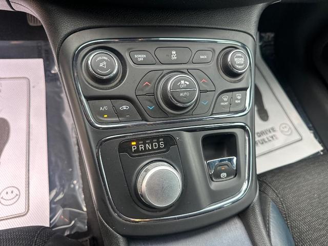 Photo of 2016 Granite Crystal Clearcoat Metallic Chrysler 200