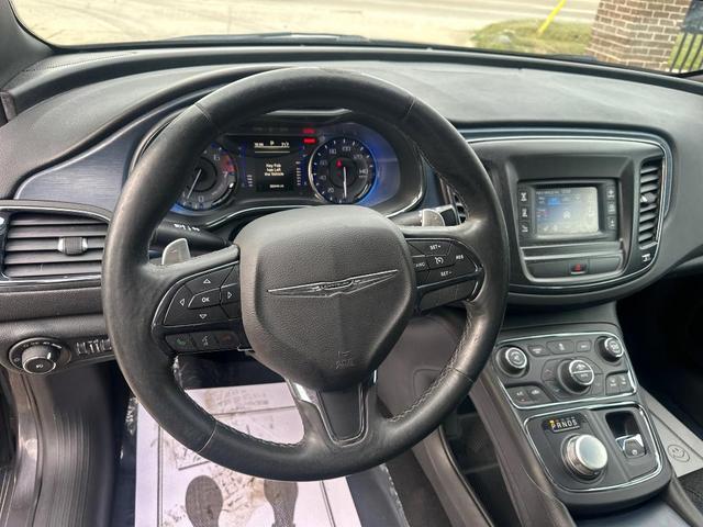 Photo of 2016 Granite Crystal Clearcoat Metallic Chrysler 200
