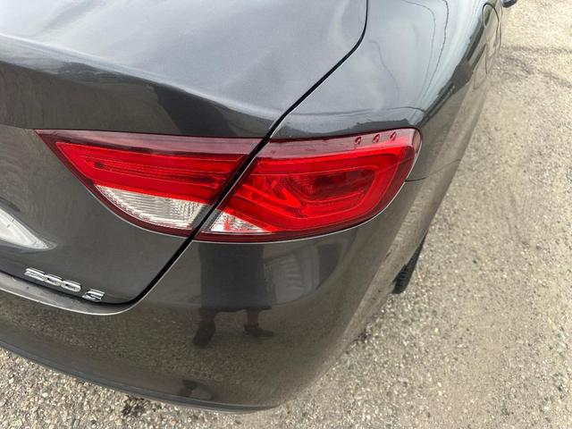 Photo of 2016 Granite Crystal Clearcoat Metallic Chrysler 200
