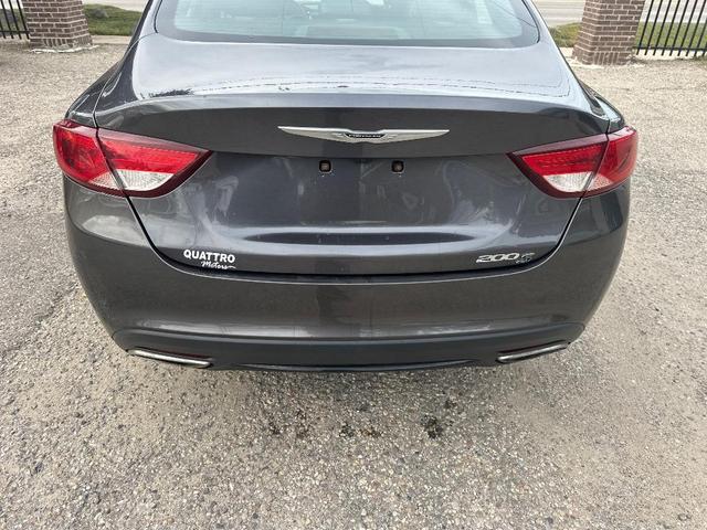 Photo of 2016 Granite Crystal Clearcoat Metallic Chrysler 200