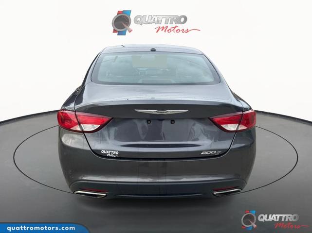 Photo of 2016 Granite Crystal Clearcoat Metallic Chrysler 200