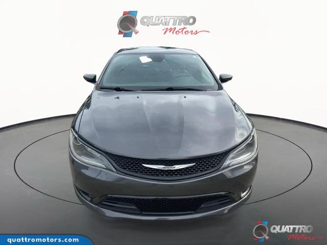 Photo of 2016 Granite Crystal Clearcoat Metallic Chrysler 200
