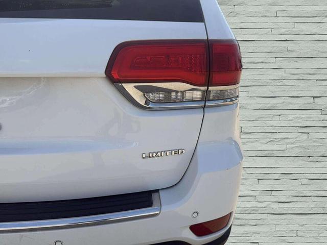 Photo of 2018 Bright White Clearcoat Jeep Grand Cherokee