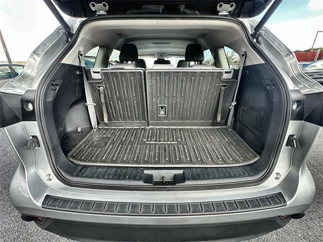 Photo of 2023 Celestial Silver Metallic Toyota Highlander