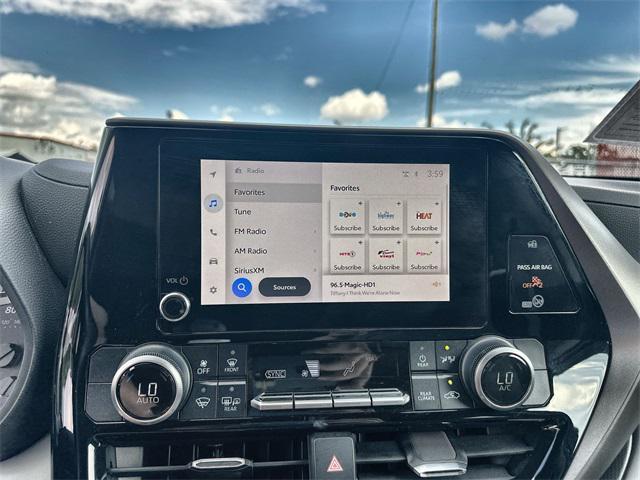 Photo of 2023 Celestial Silver Metallic Toyota Highlander