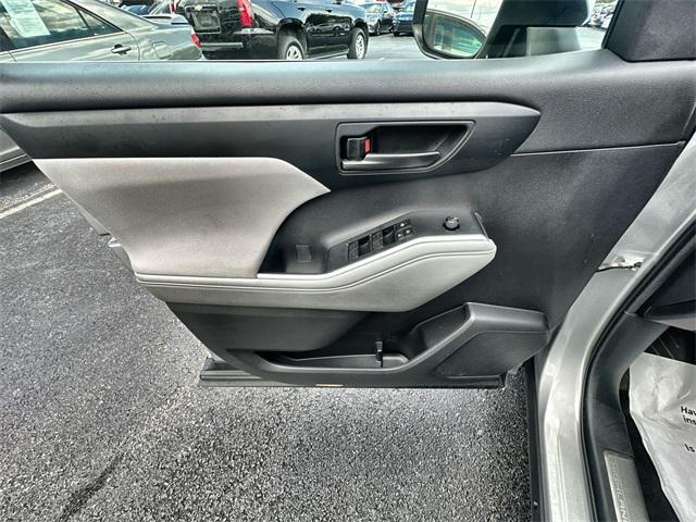 Photo of 2023 Celestial Silver Metallic Toyota Highlander