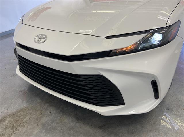 Photo of 2025 Ice Cap Toyota Camry