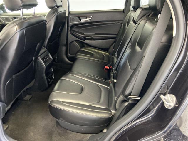 Photo of 2022 AGATE BLACK METALLIC Ford Edge