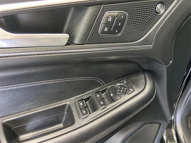 Photo of 2022 AGATE BLACK METALLIC Ford Edge