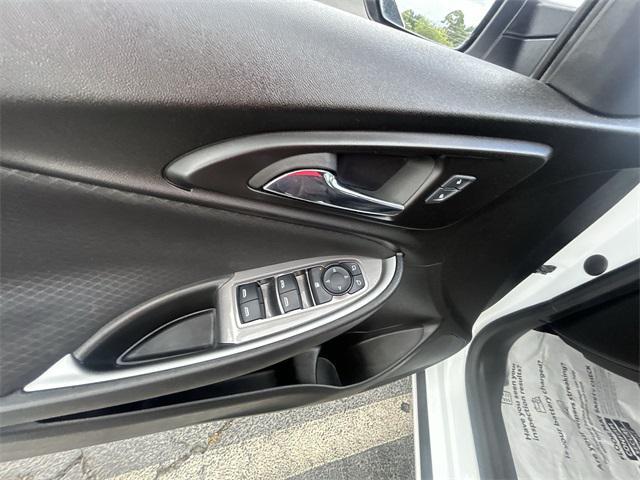 Photo of 2025 Summit White Chevrolet Malibu