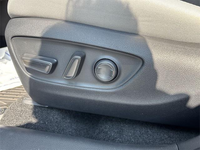Photo of 2025 Ice Cap Toyota RAV4