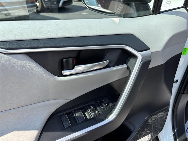 Photo of 2025 Ice Cap Toyota RAV4