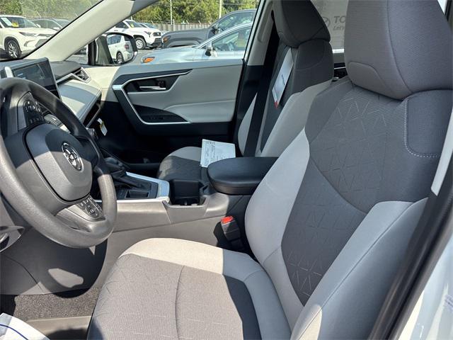 Photo of 2025 Ice Cap Toyota RAV4