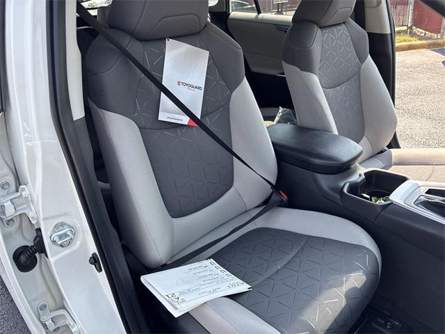 Photo of 2025 Ice Cap Toyota RAV4