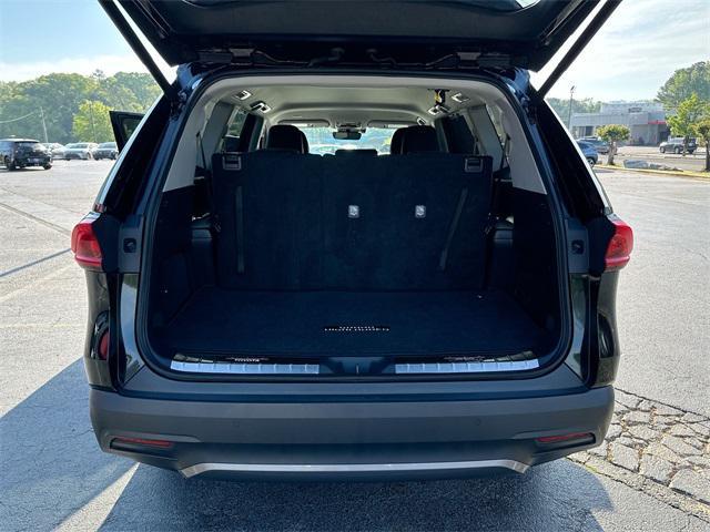 Photo of 2024 Midnight Black Metallic Toyota Grand Highlander