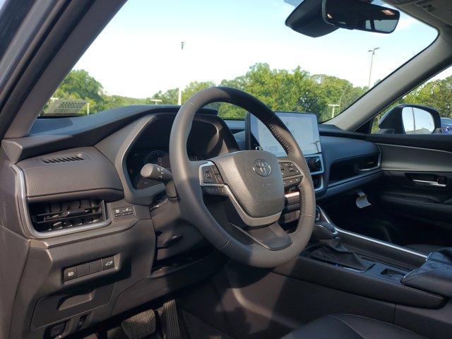 Photo of 2025 Cloud 9 White Toyota Grand Highlander