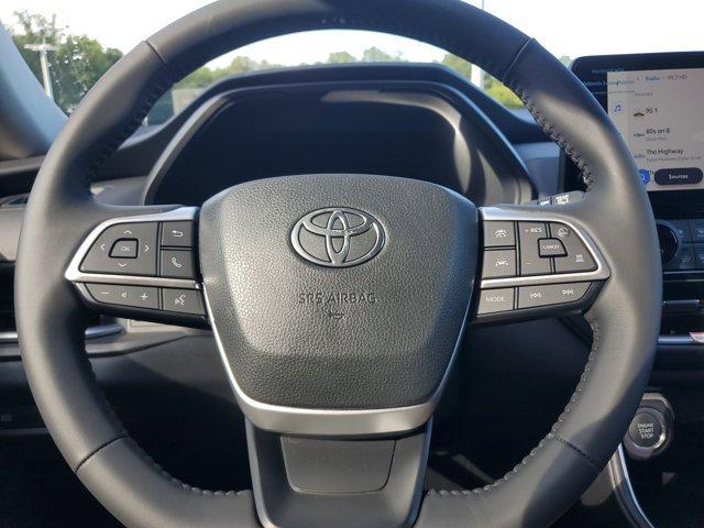 Photo of 2025 Cloud 9 White Toyota Grand Highlander