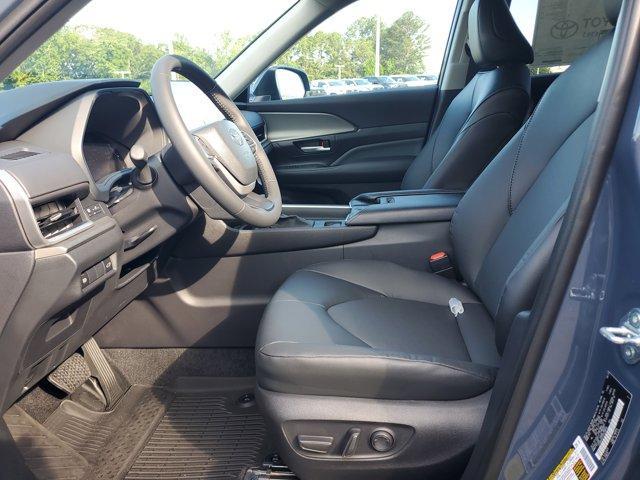 Photo of 2025 Cloud 9 White Toyota Grand Highlander
