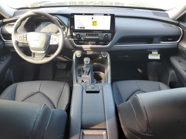 Photo of 2025 Cloud 9 White Toyota Grand Highlander