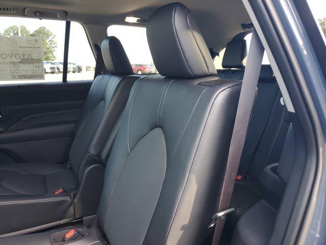 Photo of 2025 Cloud 9 White Toyota Grand Highlander