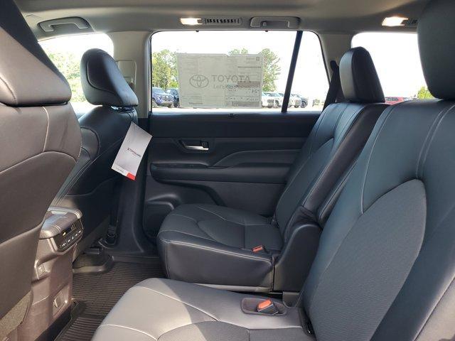 Photo of 2025 Cloud 9 White Toyota Grand Highlander